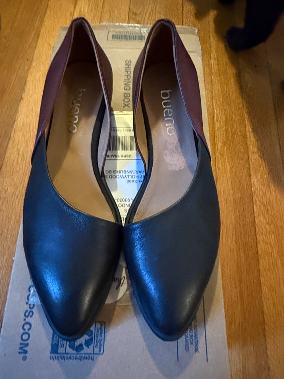 Bueno Pointed Toe Two-Tone Flats fits size 40 9